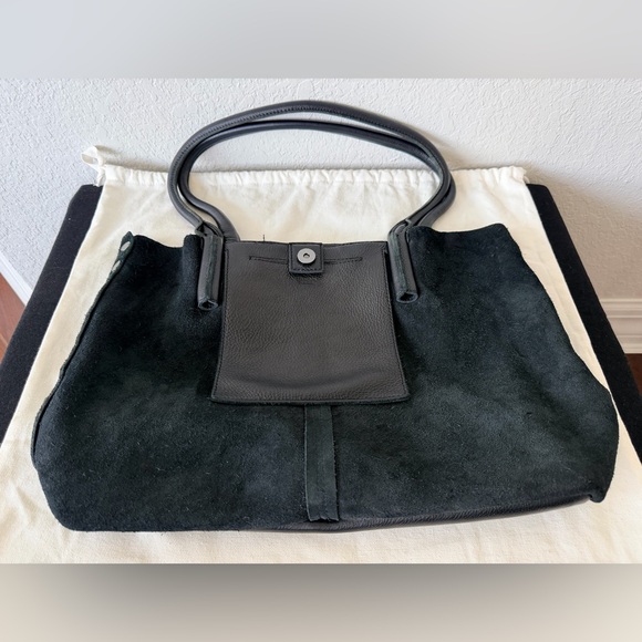 Elegant Black Leather Tote Bag - Picture 12 of 16